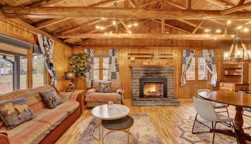 Beartop Lodge Rustic Cabin Hot Tub Fire Pit in Blakeslee