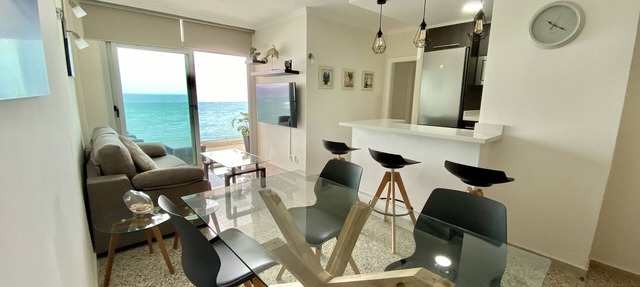 Beautiful beachfront apartment with a large terrace overlooking the ocean in La Garita