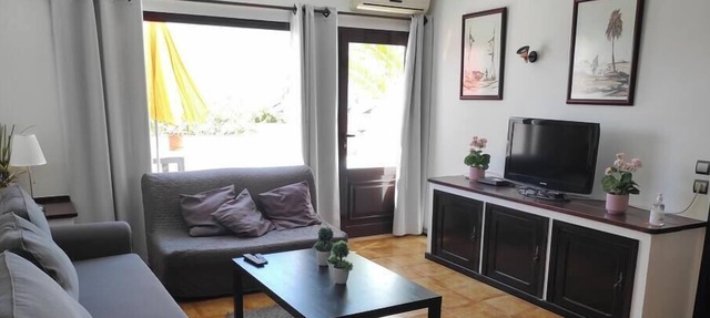 Beautiful modern 2 bed apartment with a stunning sea view and close to the beach in Puerto del Carmen
