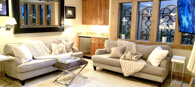 Beautiful modern Aspen Core Condo- 2 Bed 2 Bath, AC, pool and hot tub in Aspen