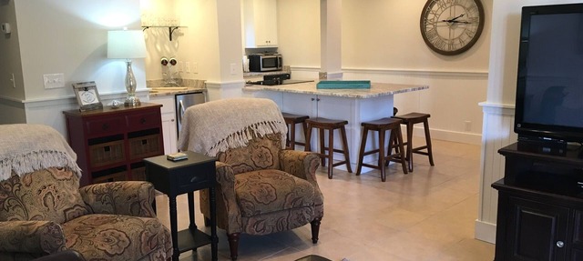 Beautiful updated 2 bed 2 bath Close to beach! in Seabrook Island