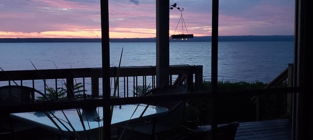 Beautiful Views, Sunrises, Dog Friendly, Comfortable! in Penn Yan