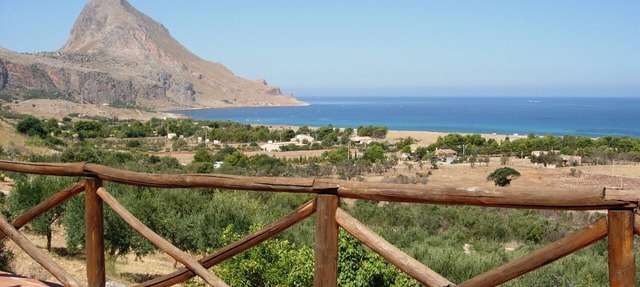 Bed & Breakfast in a renovated sea view farmhouse near San Vito lo Capo in Castelluzzo