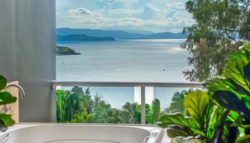 Blue Water Views 17 - by Whitsunday Holidays in Hamilton Island