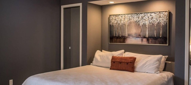 Branson Condo at Pointe Royale with Indoor Pool and Hot Tub on Taneycomo Lake ne in Branson