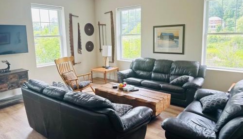 Burks Falls's View 3BR 4Bath in Burks Falls
