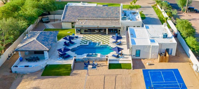 Cactus Stone | 9 Bedroom 6.5 Bathroom 18 Beds in Scottsdale