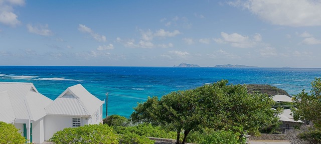 Calmando. Enjoy some of the best oceanfront views Crown Point has to offer. in Bequia