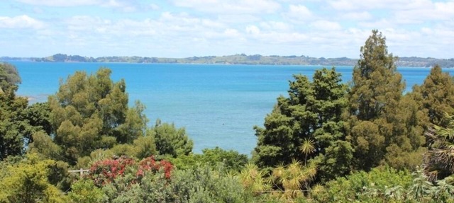 Campbells Beach Getaway with stunning views in Campbells Beach