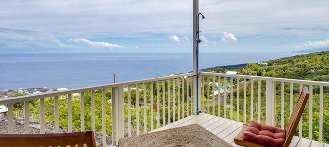 Captain Cook Bungalow w/Panoramic Ocean Views! in Papa Bay Estates