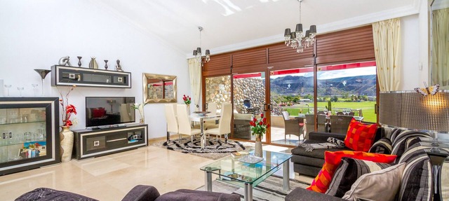 Casa Holmston Anfi Tauro. Great design, views, private hot tub & communal pool. in Mogan