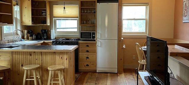Centrally located, Quiet Neighborhood, 3 Minute Walk to Restaurants and Shops ✨ in Crested Butte