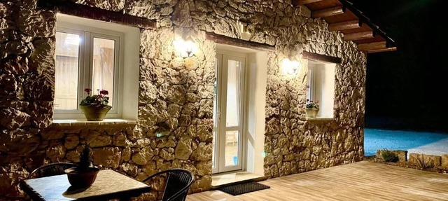 Charming 2-bedroom country house in marvelous Avola with AC, WiFi in Avola