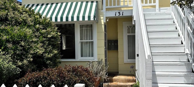 Charming Beach Bungalow, 100 yards from the beach in Seal Beach