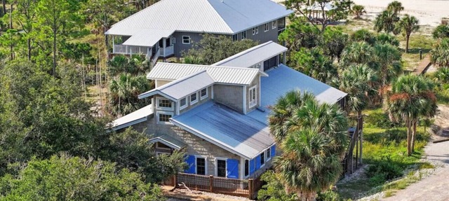 Charming Beachfront Beach House/2BR/Loft/Sleeps 8 in Cape San Blas