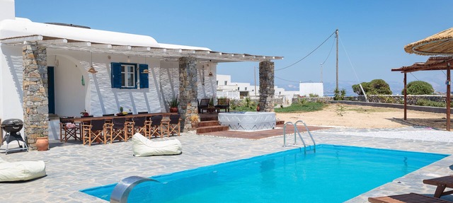 Charming little villa Elena with private pool and sea views! in Paros