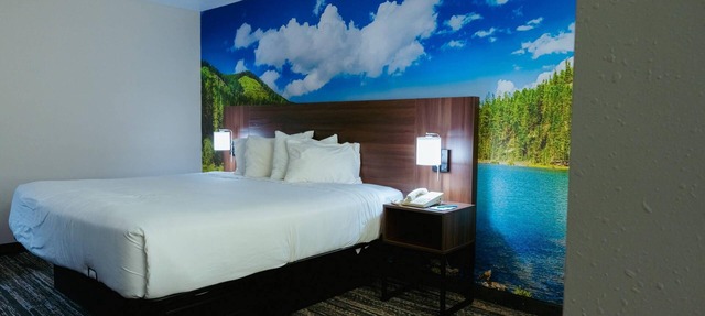 Clarion Pointe-Dillard near Blue Ridge Mountains in Dillard