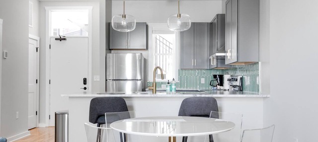 Classy, Spacious Apt Near Esteemed Restaurants in Richmond