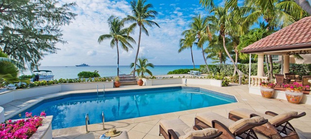 Coconut Walk: Luxe 7Mile Beach Estate w/Heated Pool, Barefoot Beach, + Free Kayaks in 7 Mile Beach