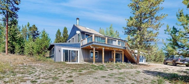 Conveniently located home with hot tub and amazing views in Tabernash