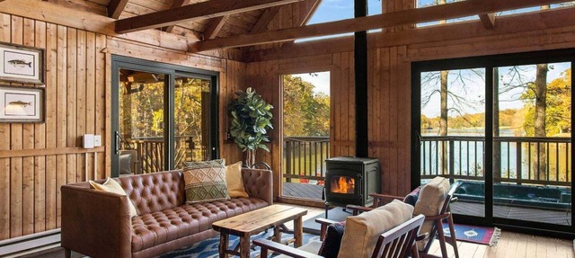 Cozy Cabin | Lakefront, Hot Tub, Outdoor Sauna in Harpers Ferry