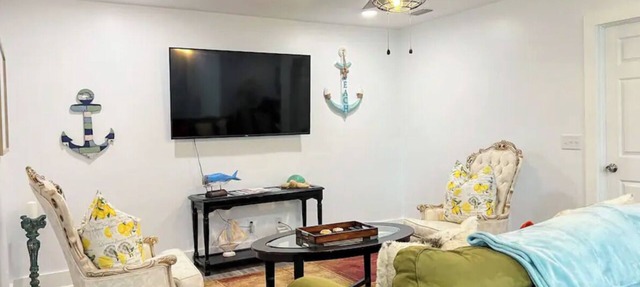 Cozy Coastal Abode- 4bed,3bath in Brunswick