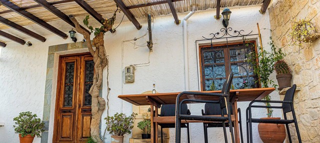 Cozy cottage in a beautiful village. Super close to beaches ideal for families.n in Ierapetra