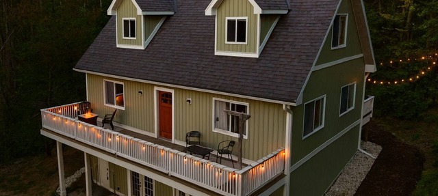 Cozy Fall Retreat on 10 Acres, Firepits, 15 mins to Tunnel of Trees & Petoskey in Alanson