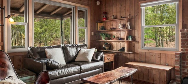 Cozy w/Fire Pit, Grill, Screened Porch & WiFi in Harpers Ferry