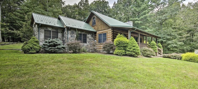 Creekside Berkeley Springs Cabin on 35 Acres! in Berkeley Springs