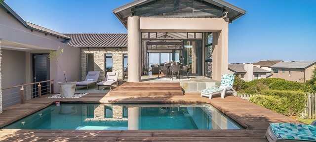 Delightful unit with 3 bed, 3 bath & pool make this an ideal home to relax. in Knysna