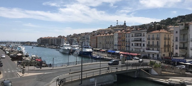 Deluxe three bedrooms flat in Sete front of "royal canal" in Sète