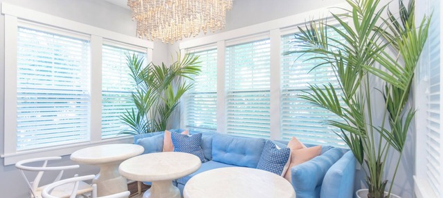 Designer Downtown Home, Assn Pool, Walk To Beach in New Buffalo