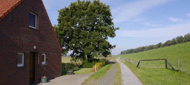 Dike house with a view in Wilhelmshaven