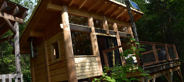 Disconnect on a private estate, hiking trails, Finnish sauna, canoe, in Saguenay