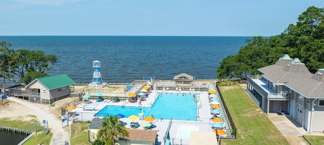 Dockside Dream: Canalfront, Hot Tub, Elevator in Kill Devil Hills