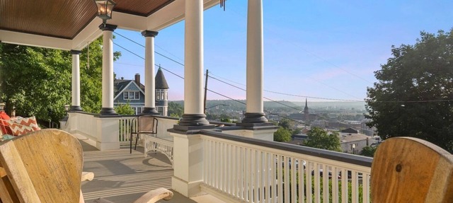 Dubuque's Front Porch~Historic Charmer~Walk Downtn in Dubuque