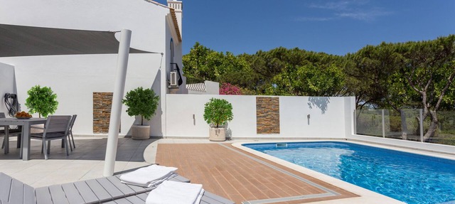 Dunas Design Villa: private heated pool w/kids section, walk to beach in Almancil