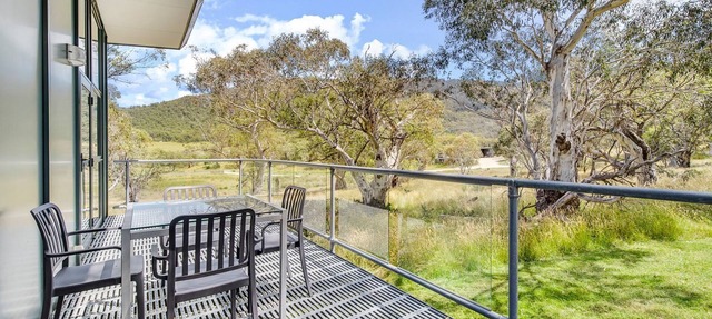 Ecocrackenback 14 'Sustainable chalet close to the slopes.' in Crackenback