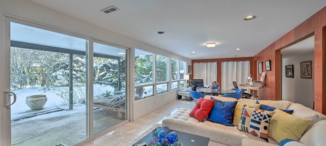 Edmonds Apartment with Private Wine Cellar! in Edmonds