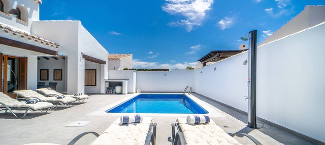 El Valle Golf Resort- Private Pool- Bbq- Parking in Banos Y Mendigo