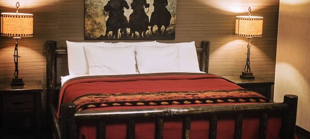 Expanded King Bunk Bed, Stoney Creek KC, Room for the Crew | 2 Units in Independence