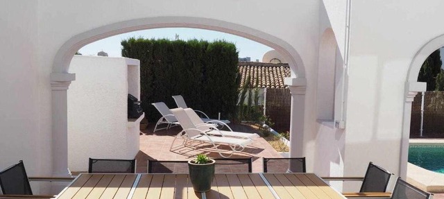 Fabulosa villa a 900m playa con piscina y vistas in Calpe