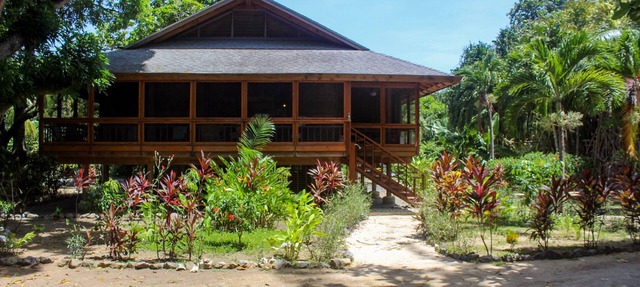 Family Friendly Beach Bungalow. Private Eco Dive Resort With A Pool & Beach in Palmetto Bay