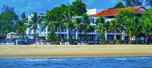 Front Samet Beach House with Swimming Pool in Klaeng