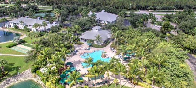 **Gorgeous First Floor Villa in Greenlinks of Lely -Relax by the Pool, Golf at 2 Courses or Enjoy Happy Hour Next Door!** in Naples