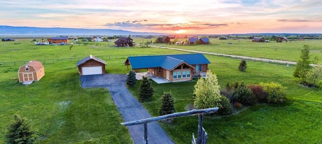 Gorgeous Saddlehorn Cabin - Amazing Teton Views in Driggs