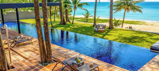 Grand Villa Noi - Five Bedroom Villa, Sleeps 10 in Tambon Khok Kloi