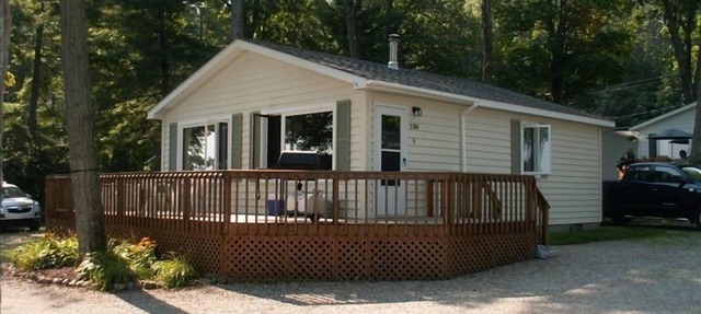 Great Burt Lake Cottage on West Side in Brutus