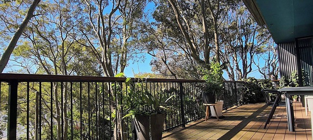 Great flat looking over Pearl Beach. See the beach, hear the waves. in Pearl Beach